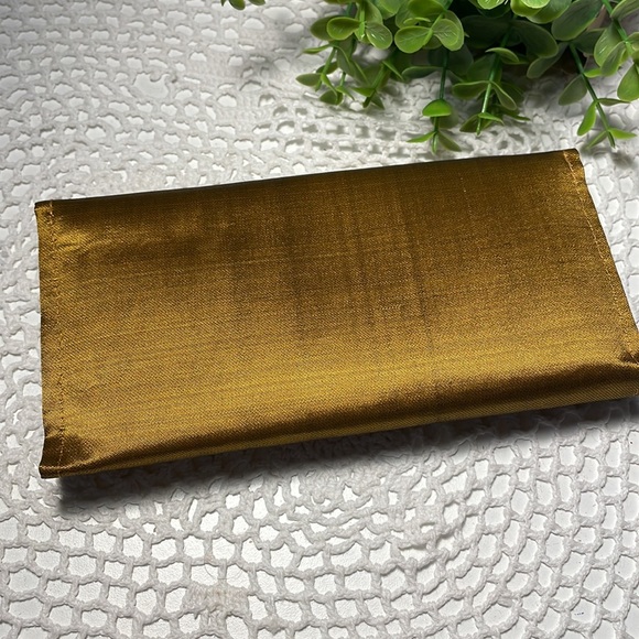 Boho fabric wallet made in Cambodia - Picture 2 of 3